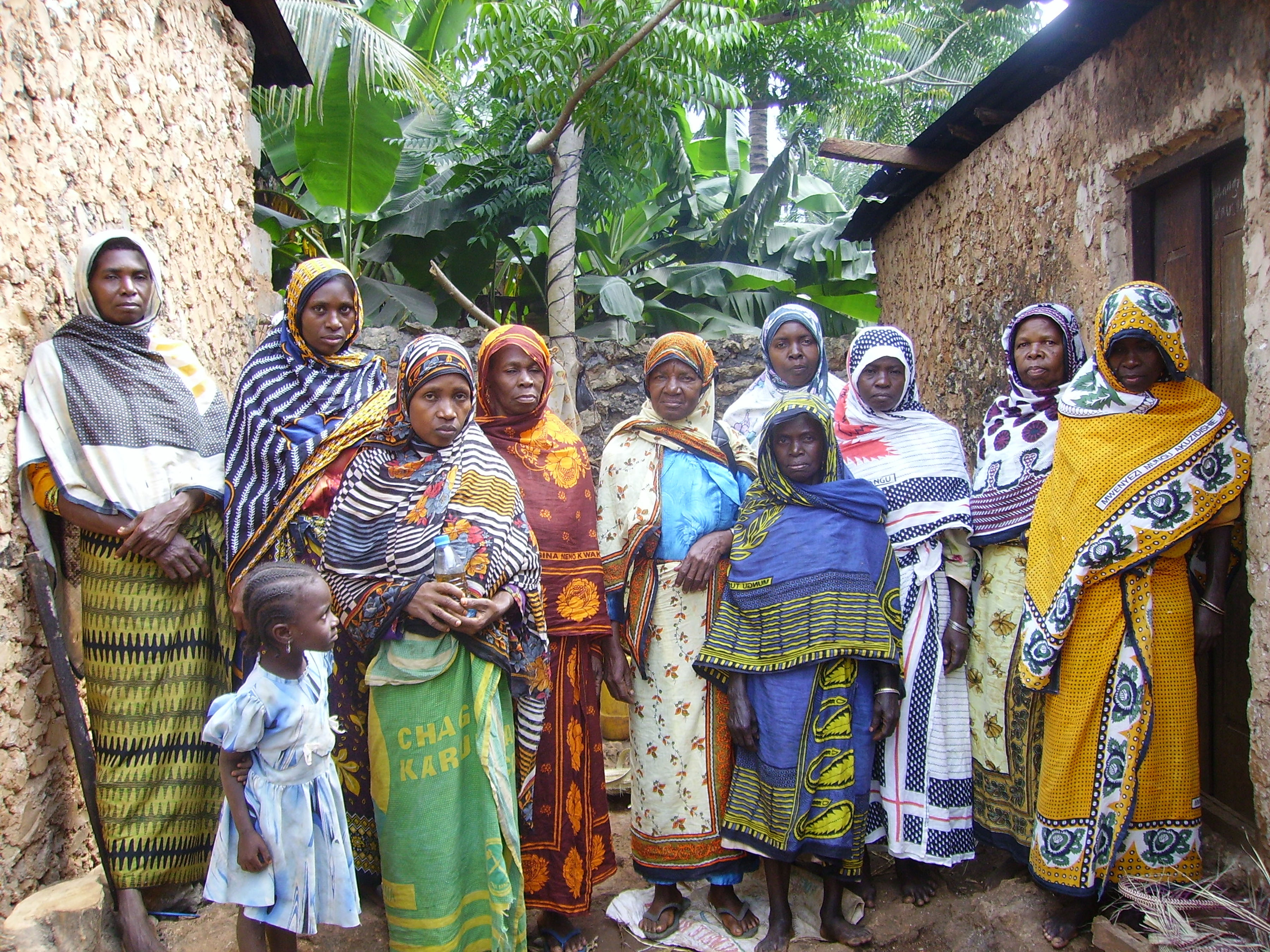 Olivia Kennaway "Swahili women of East Africa" .